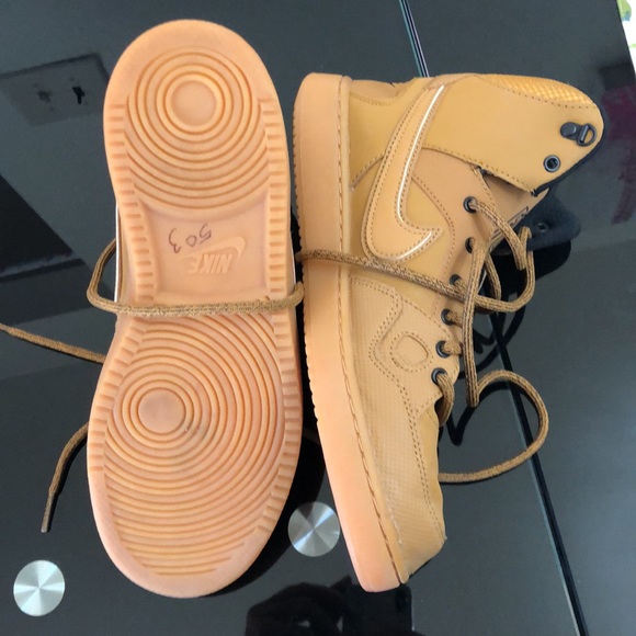 Nike size 7 - Picture 3 of 6